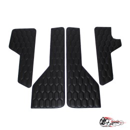 Накладки дверных карт нива СОТЫ черная строчка